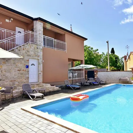 Apartment Lovely Poolside In Tar